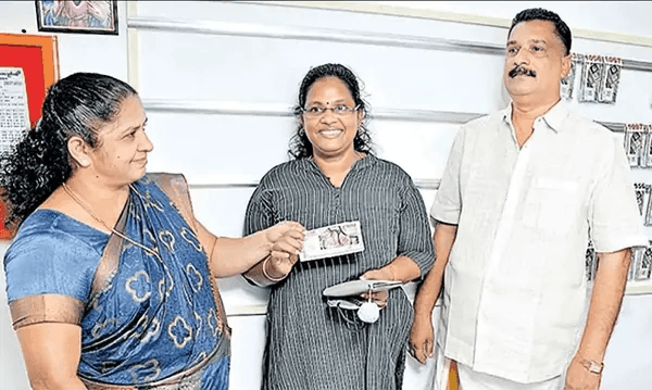 Vikram Reddy with the winning ticket